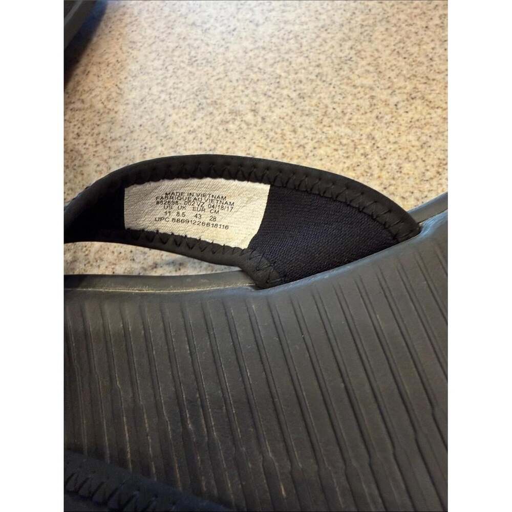 Nike Women's Black and White Flipflops - Picture 2 of 8